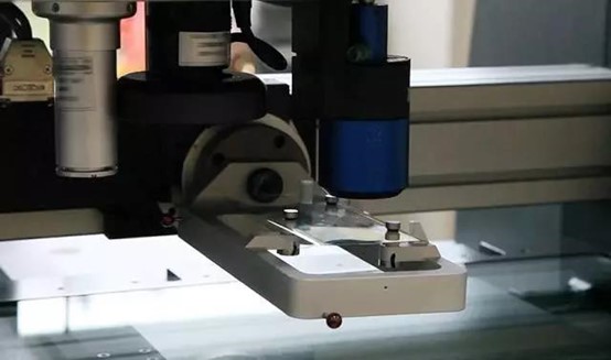 面對(duì)3D曲面玻璃，如何才能做到精準(zhǔn)測(cè)量？(圖2)